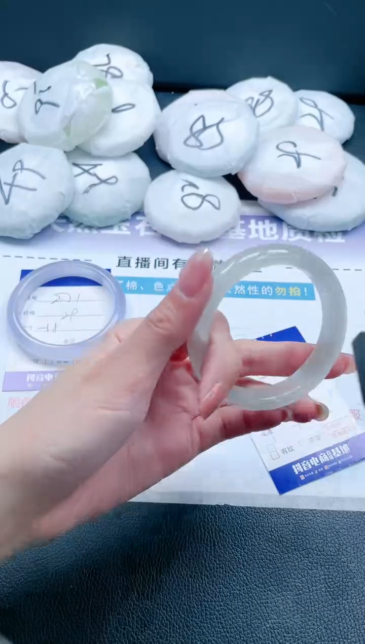 【闪购商品】石英质玉手镯未镶嵌 白月光手镯-52