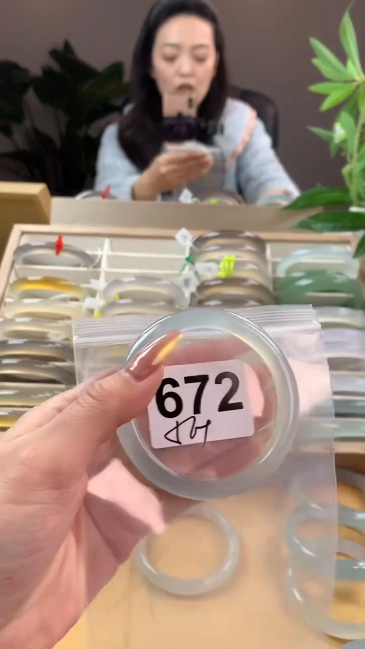 【闪购商品】玛瑙/玉髓手镯未镶嵌672