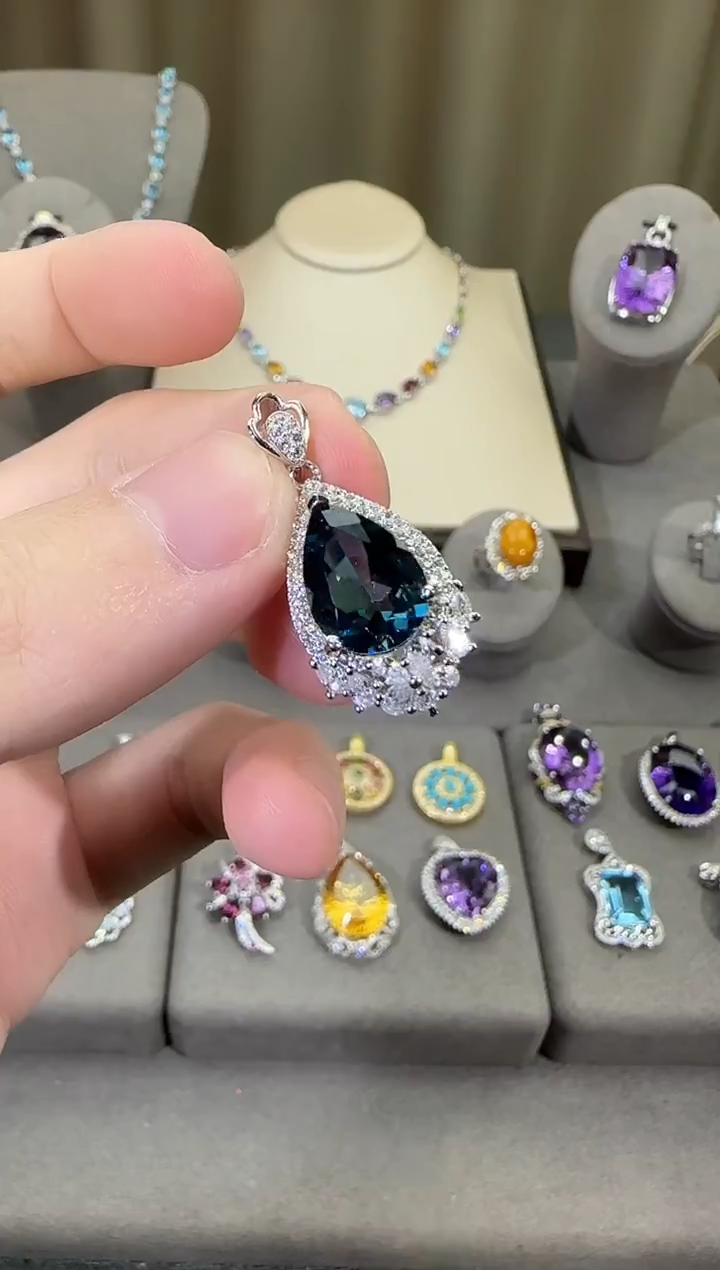 颈饰银S925镶嵌托帕石10*15mm伦敦蓝吊坠