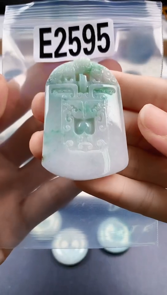 颈饰未镶嵌翡翠天然翡翠吊坠挂件