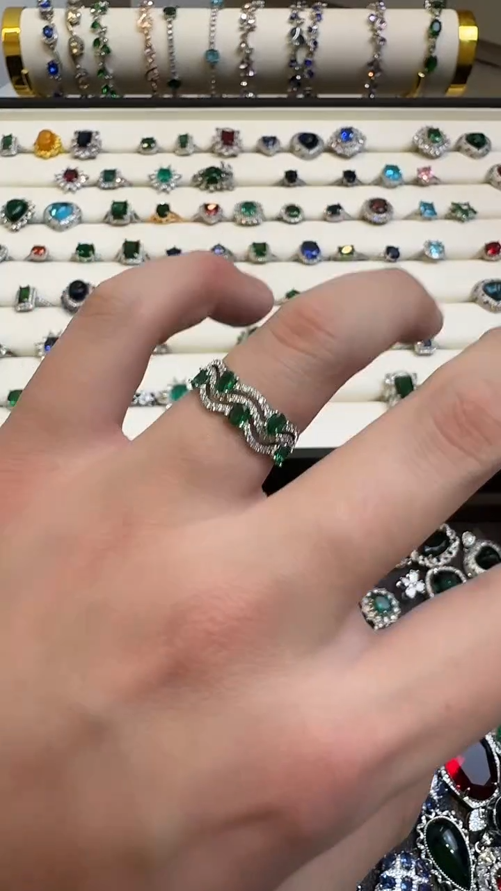 未镶嵌透辉石戒指李****9透辉石戒指