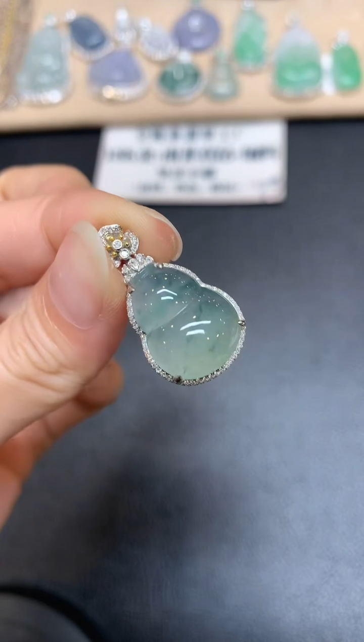 【闪购商品】翡翠颈饰18K金镶嵌葫芦【无服务费