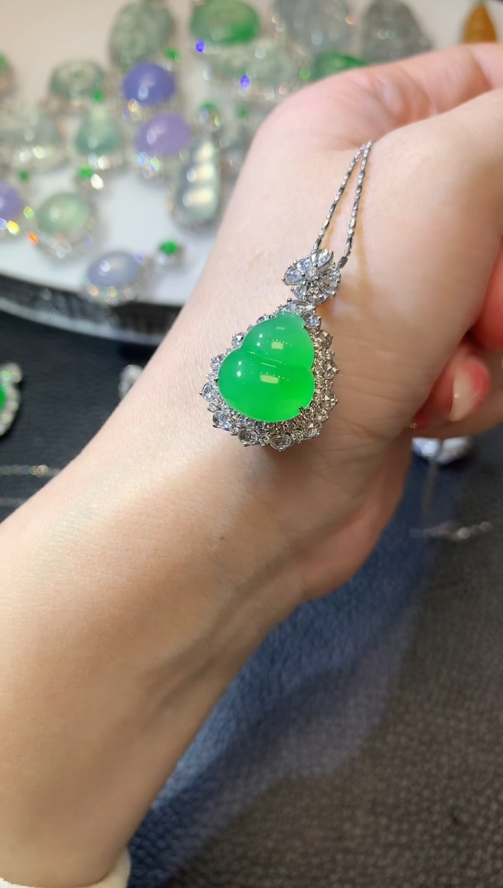 【闪购商品】翡翠吊坠(不含链)18K金镶嵌A119 