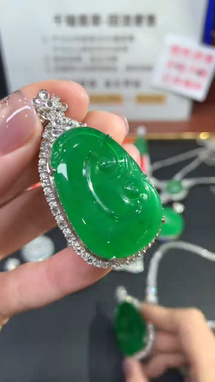 【闪购商品】翡翠吊坠(不含链)18K金镶嵌如意回流不退不换|46800+0