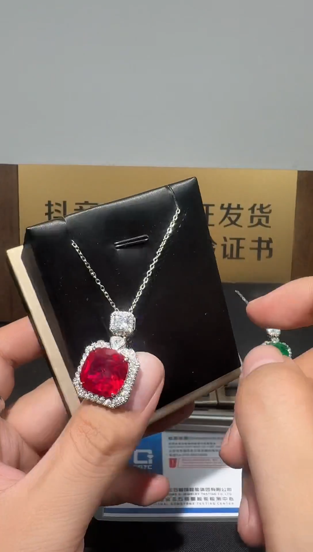 吊坠(赠链)18K金镶嵌红宝石123