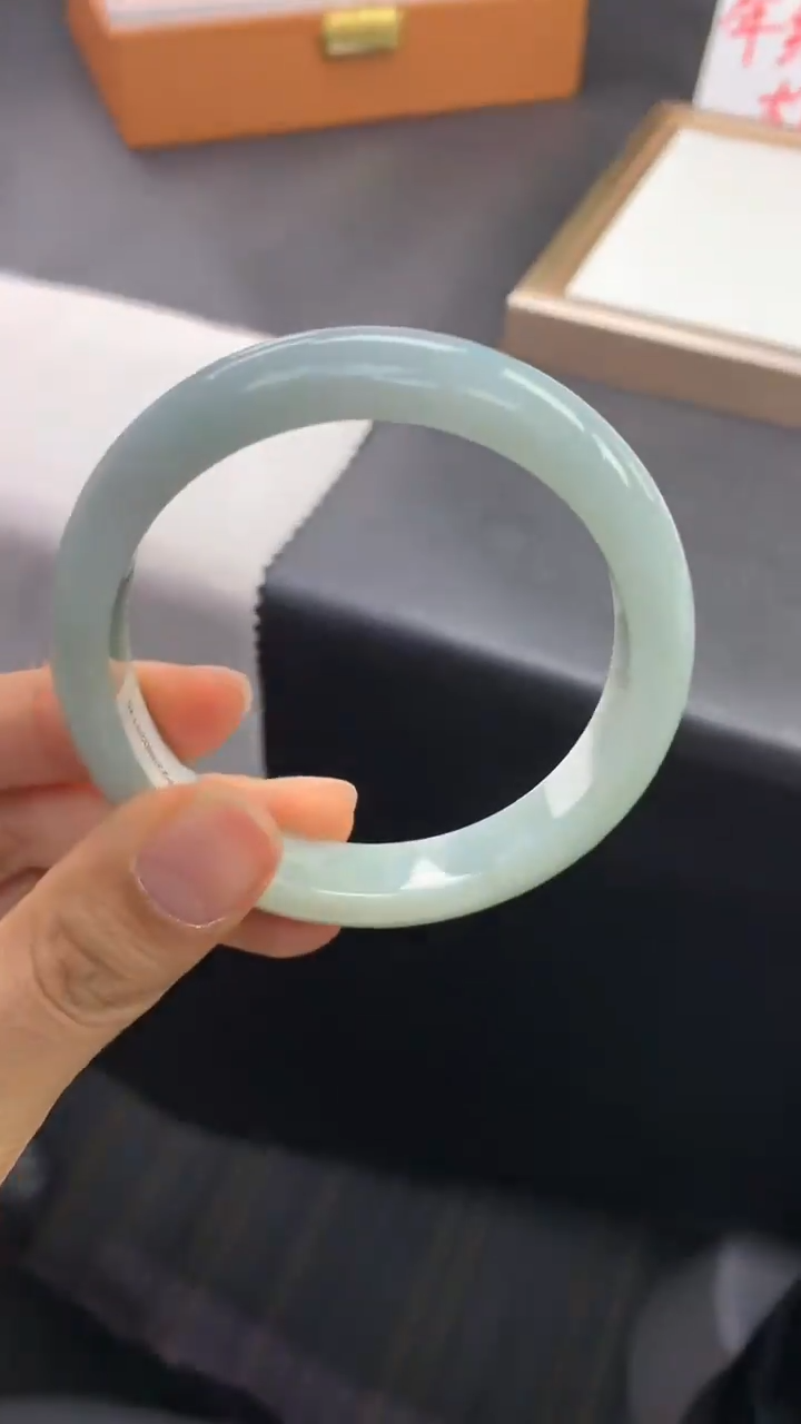 未镶嵌手镯翡翠退货需手镯吊牌标签完好