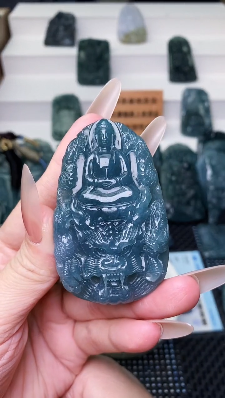 颈饰未镶嵌翡翠 