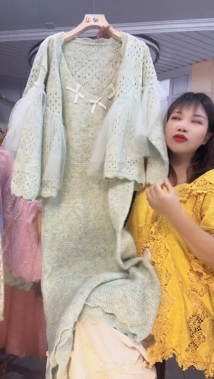 绿色两家套毛衣小小月精选服饰