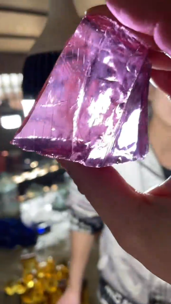 新疆五彩石原石摆件