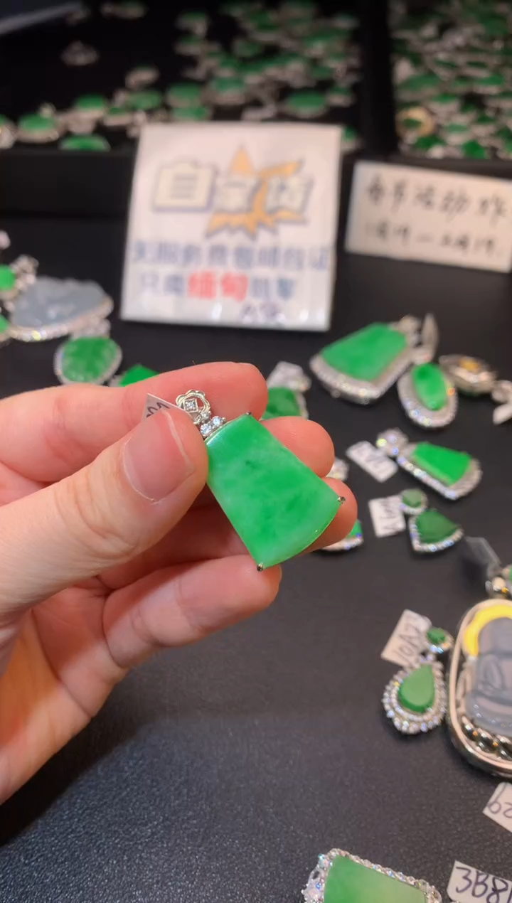 【闪购商品】翡翠颈饰银S925镶嵌翡翠