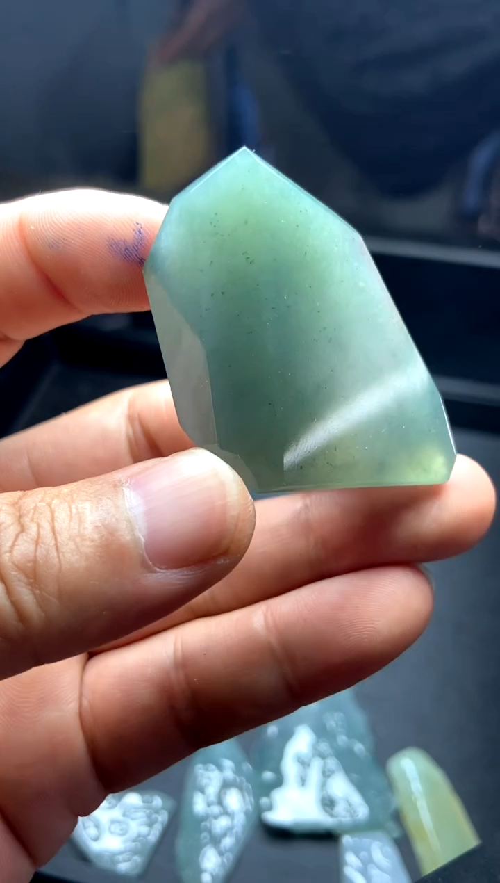 【闪购商品】翡翠颈饰未镶嵌蓝底