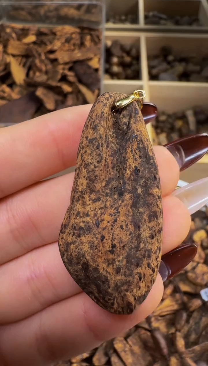 【闪购商品】沉香吊坠越南惠安红土