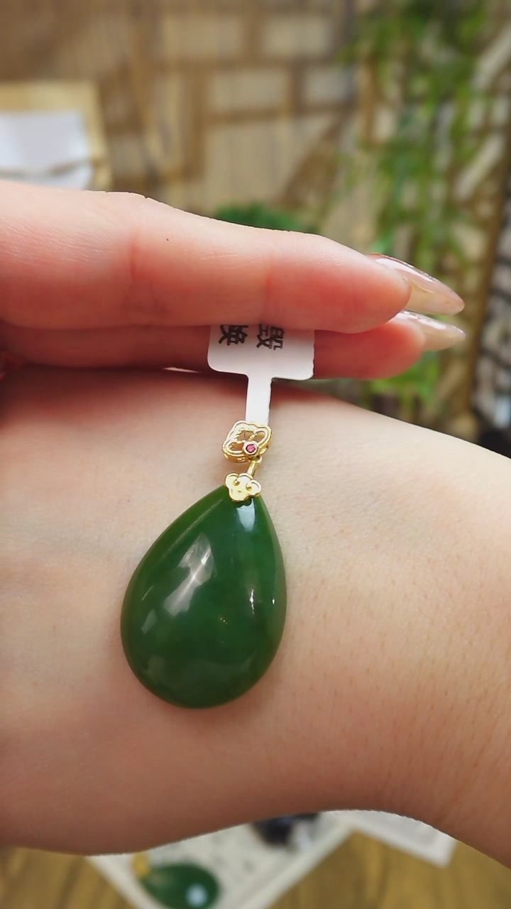 【闪购商品】和田玉吊坠(不含链)未镶嵌俄料碧玉菠菜绿水滴