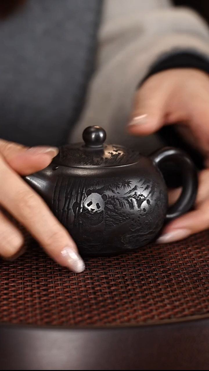 茶壶紫砂宜兴紫砂壶石黄泥料熊猫西施220cc