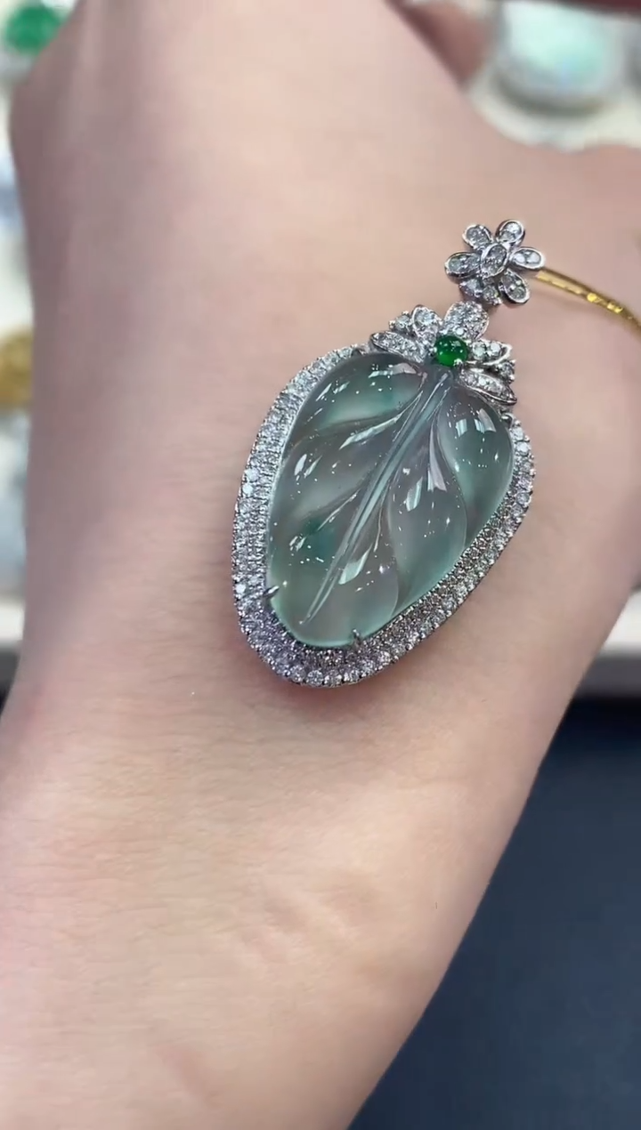 【闪购商品】翡翠吊坠(不含链)18K金镶嵌C96