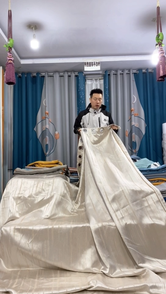 布成品窗帘        3.7+265米