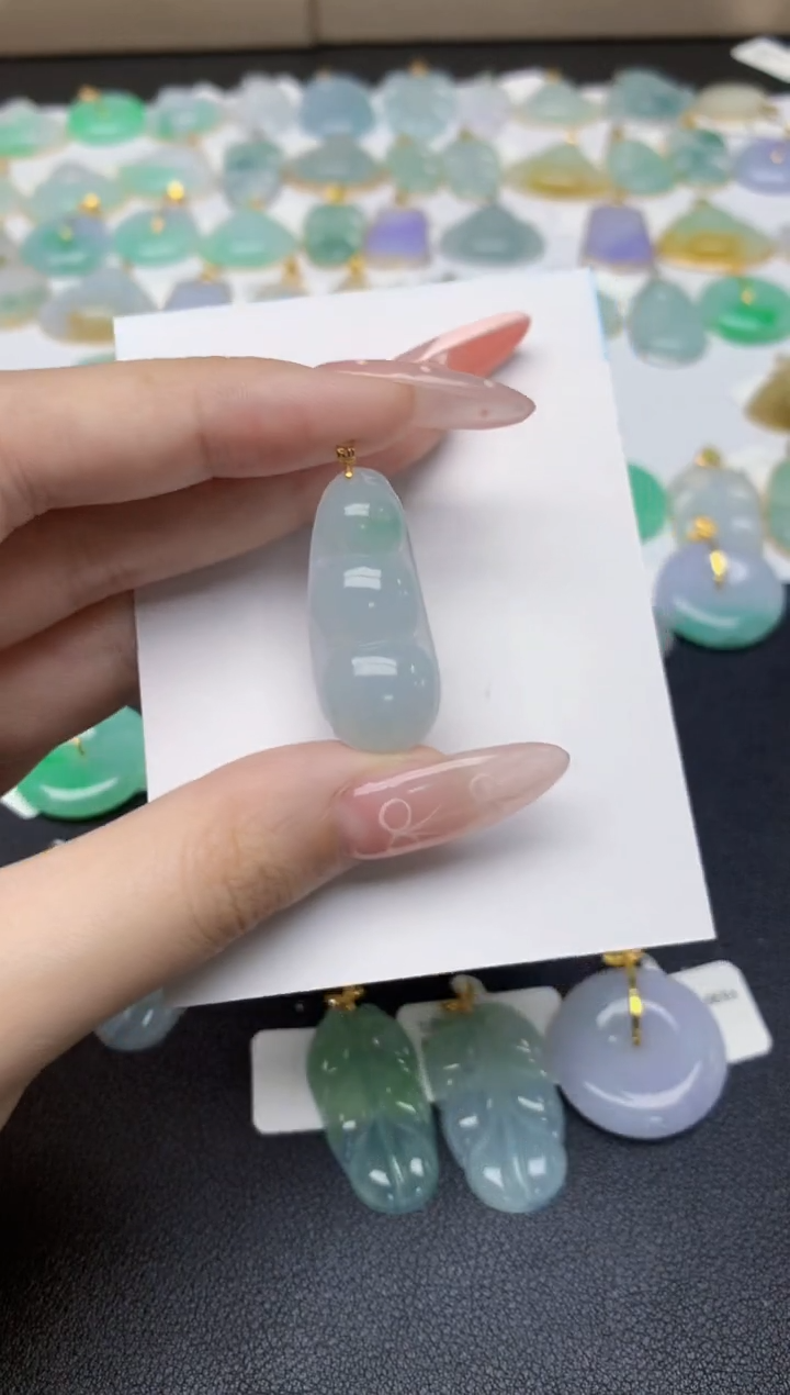 翡翠18K金镶嵌颈饰天然翡翠A货