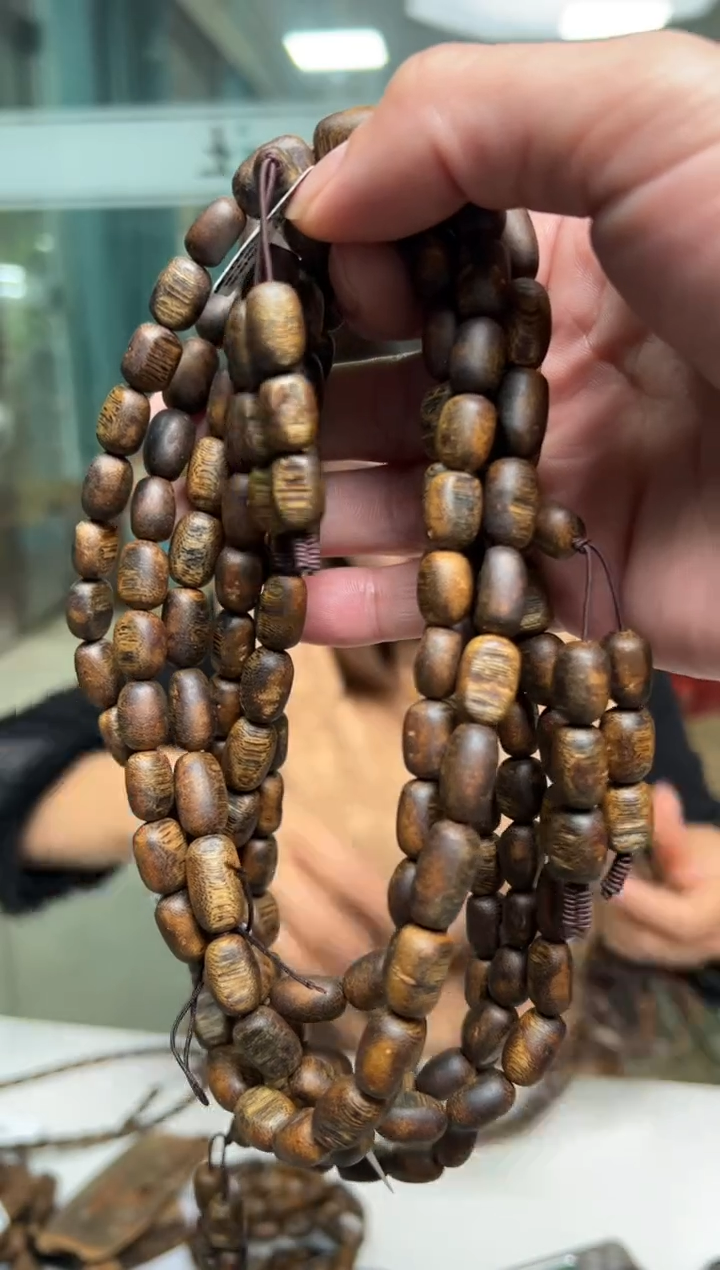 【闪购商品】沉香手串32克蓝宝石留疤手串多样性发货1条