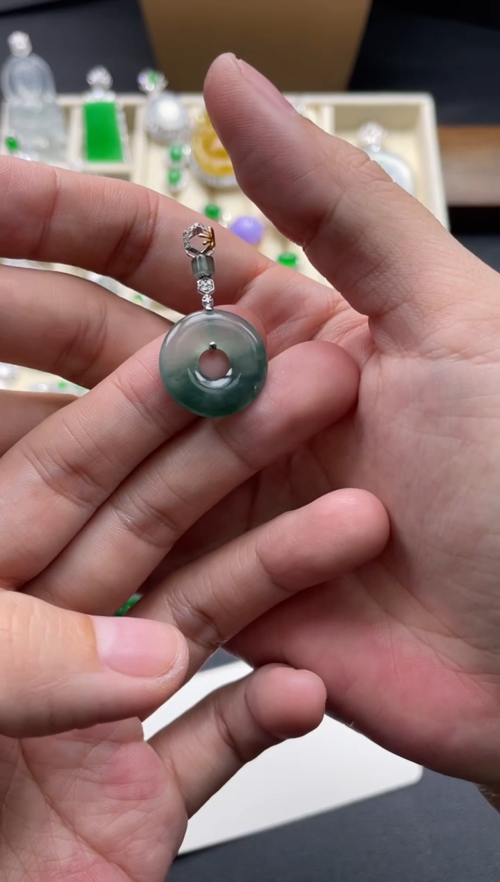 【闪购商品】翡翠颈饰18K金镶嵌12........