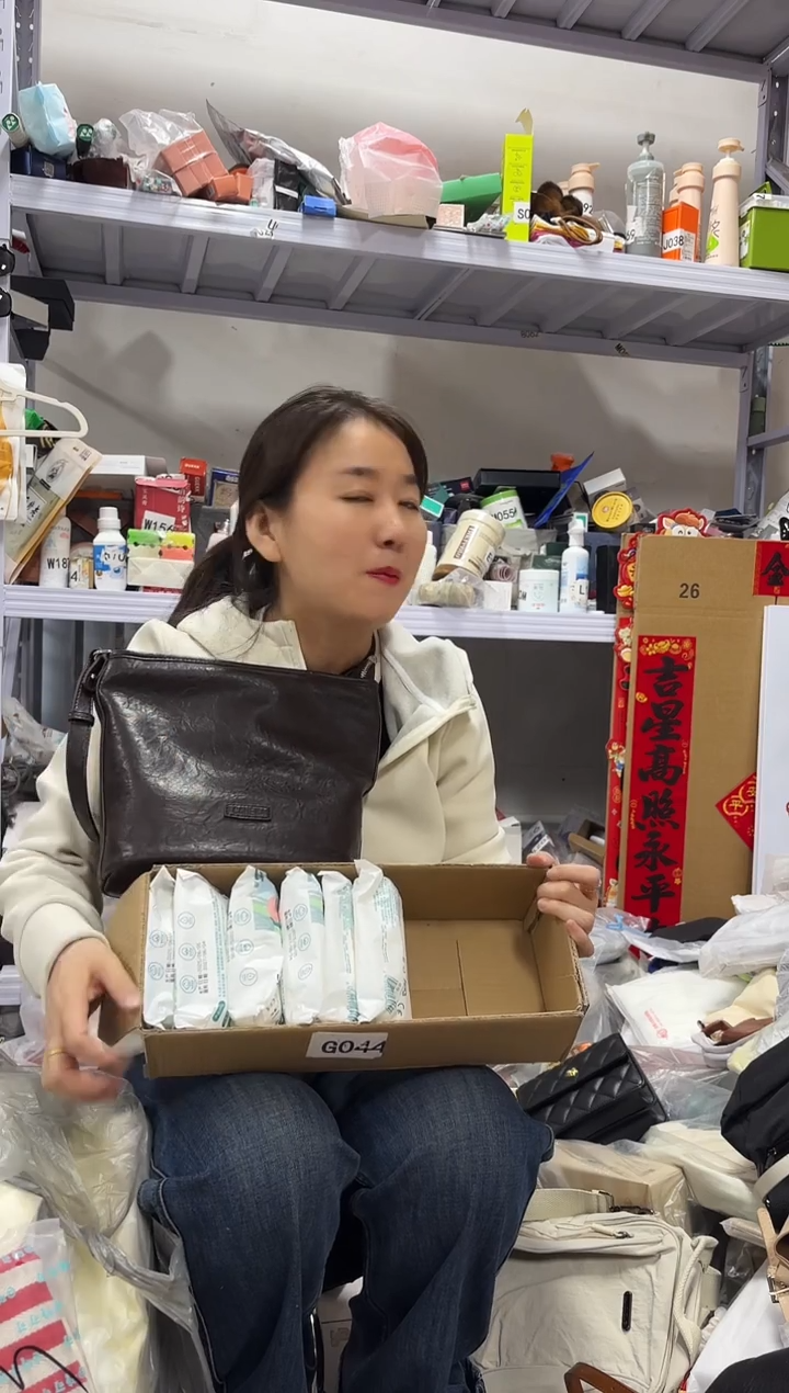 PU上车啦 宝宝们抓紧时间去下方链接拍吧发一箱白色湿巾