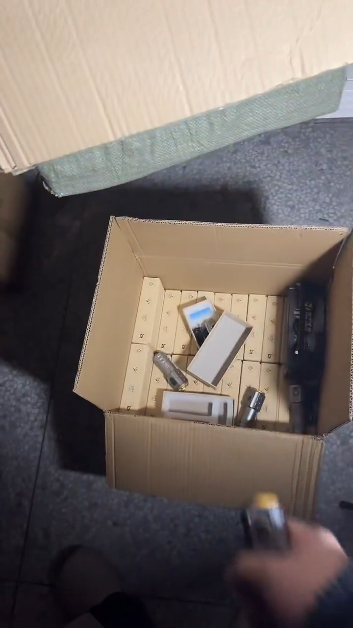 三眼合金手电筒啊