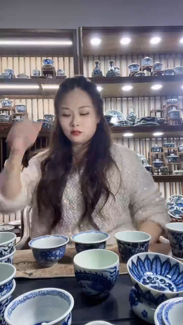 ぅ****わ直播间福利直筒牡丹纹饰元青花