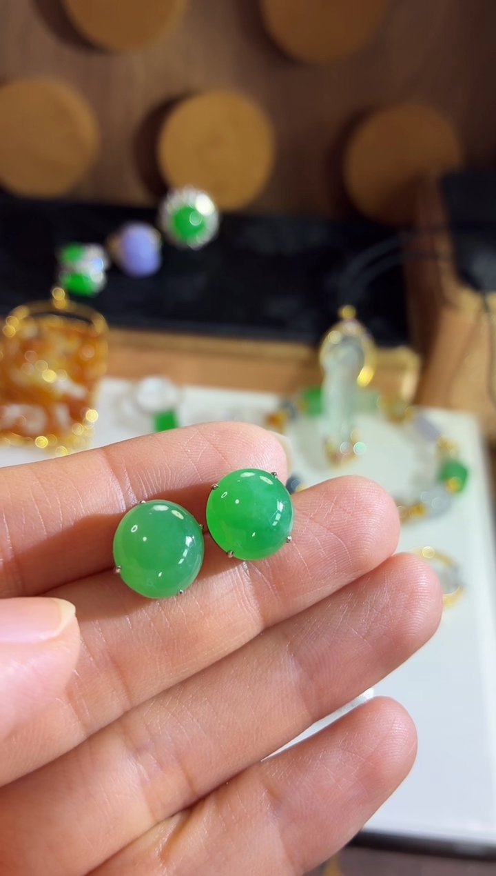 18K金镶嵌翡翠耳饰耳饰