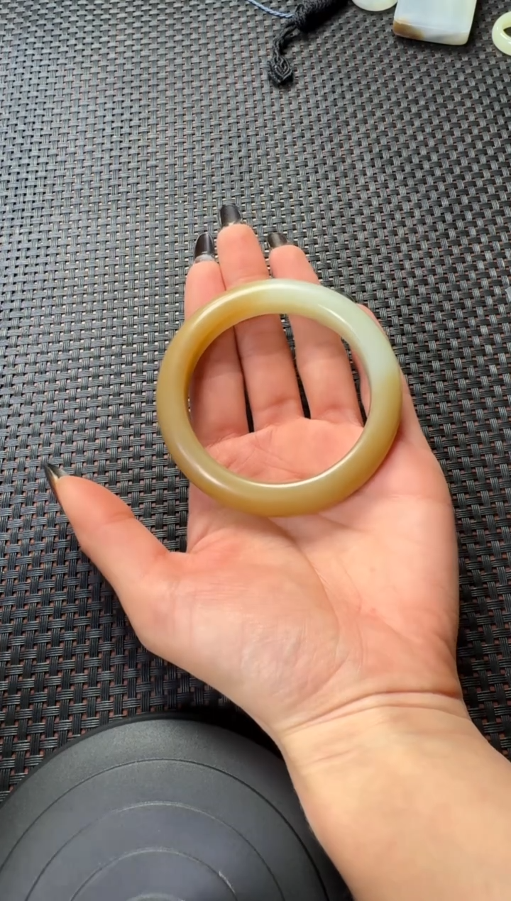 未镶嵌手镯和田玉和田玉手镯卡56圈口