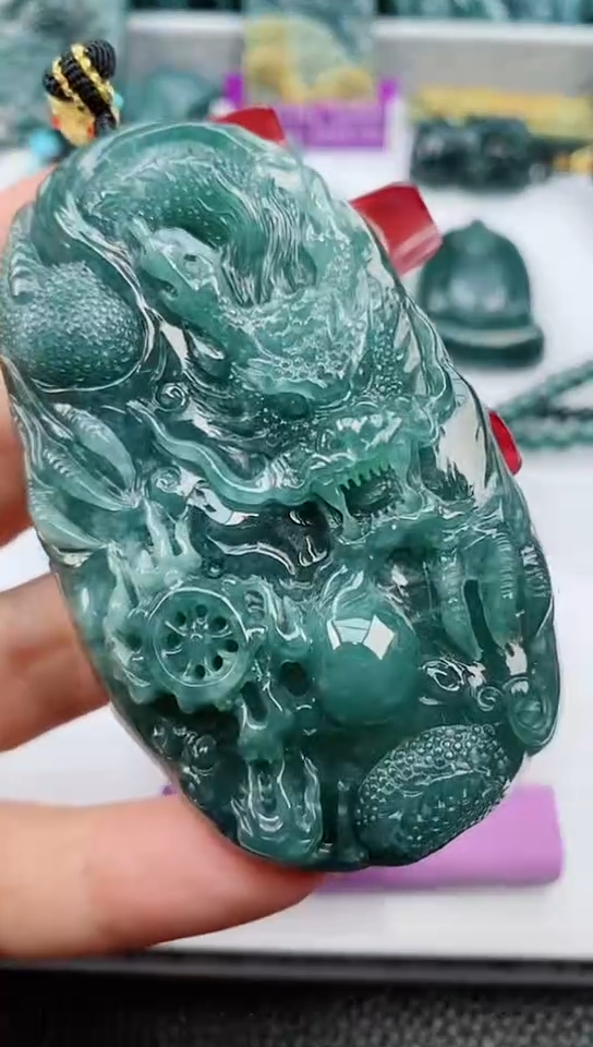 【闪购商品】翡翠颈饰未镶嵌             