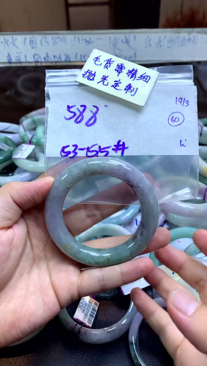 【闪购商品】定制翡翠未镶嵌手镯毛货需精细抛光+多人