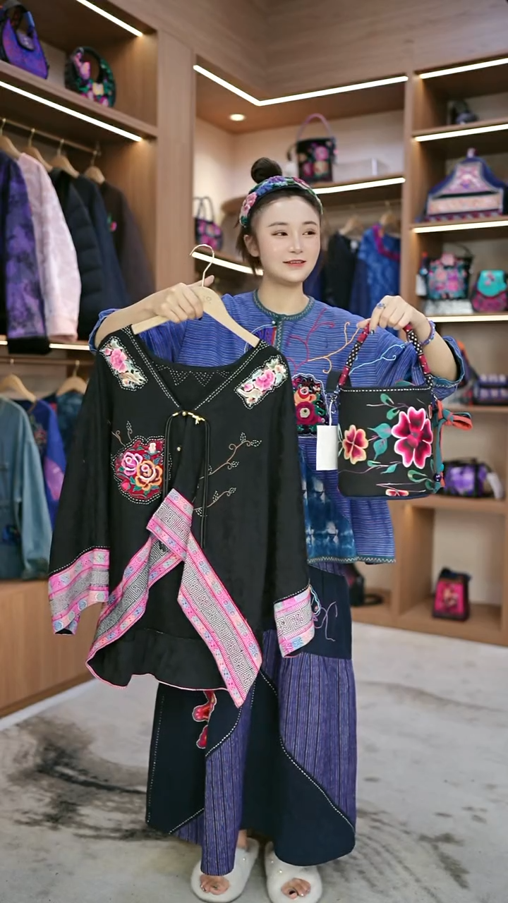 织绣L58黔东南苗族刺绣两件