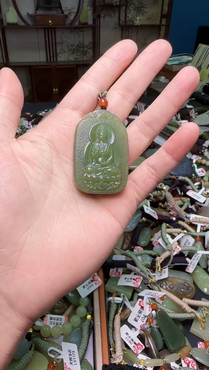 颈饰未镶嵌和田玉1