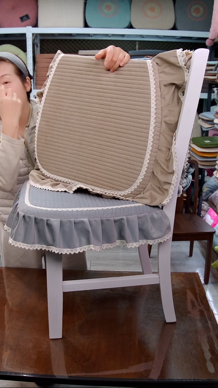 布细绒—横条：咖色4个