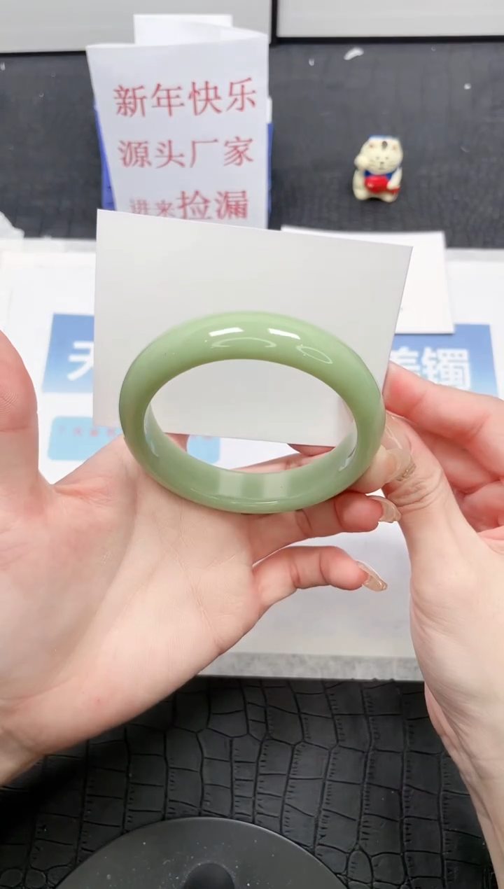 【闪购商品】石英质玉手镯未镶嵌V28-58.3