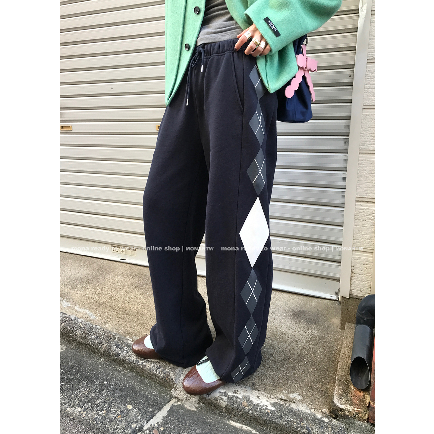 【Mona张绮贤】MONA几何印花设计宽松中腰卫裤 O124K21696