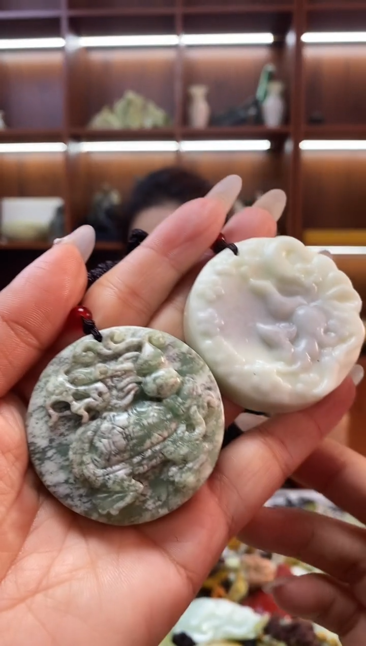 未镶嵌岫玉挂件 