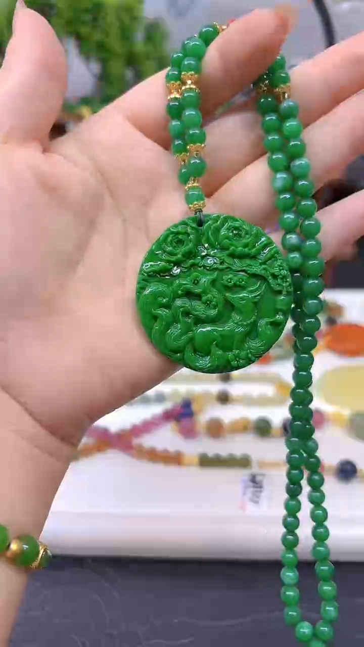 翡翠未镶嵌颈饰M257