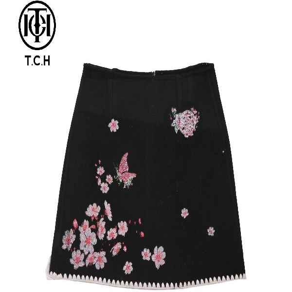 TCH服饰店播-潮牌绣花点缀江南风半裙女T72C226026