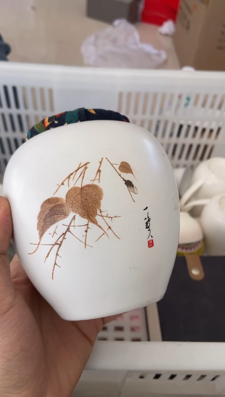 无运费险有瑕疵的摄影的产品有使用过的痕迹有点脏介意勿拍