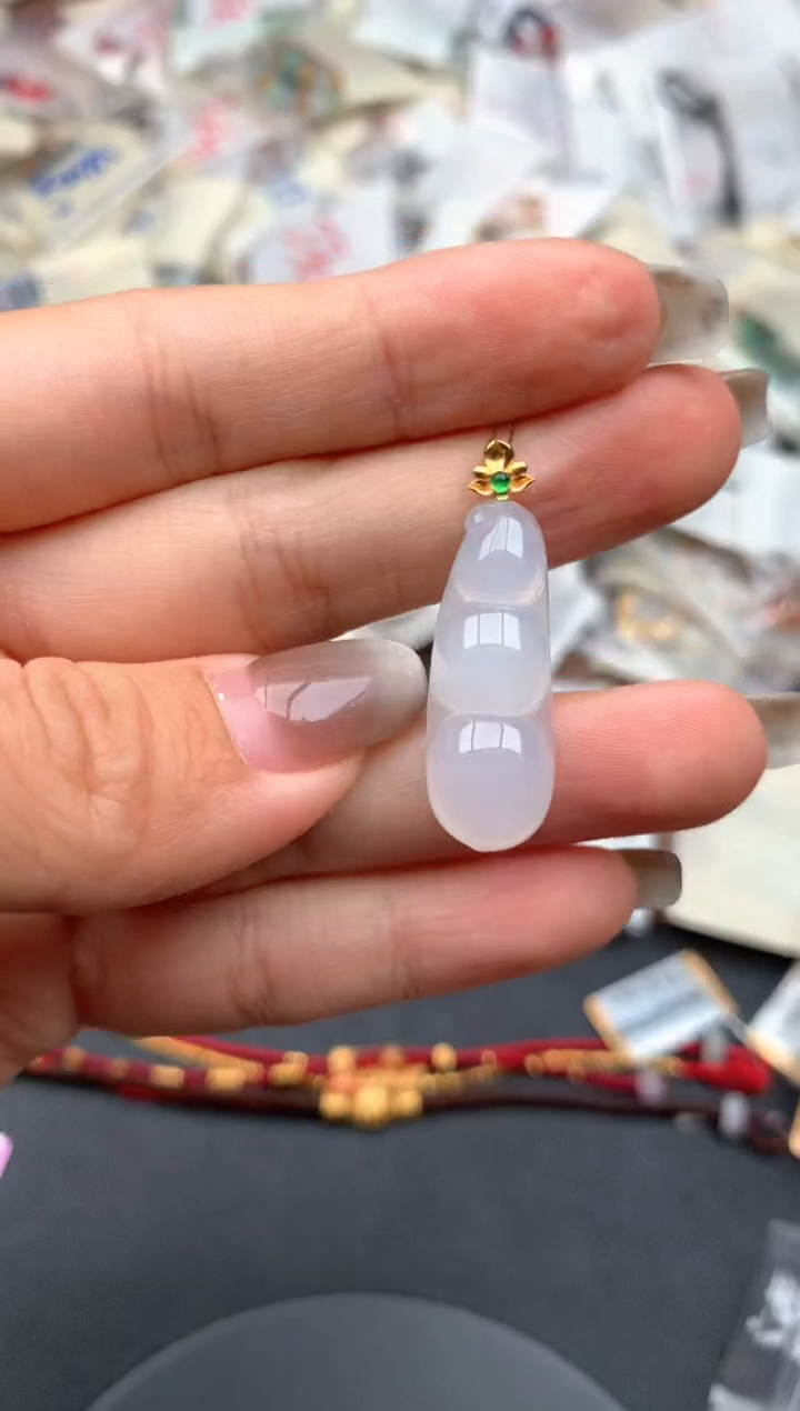 18K金镶嵌挂件翡翠一