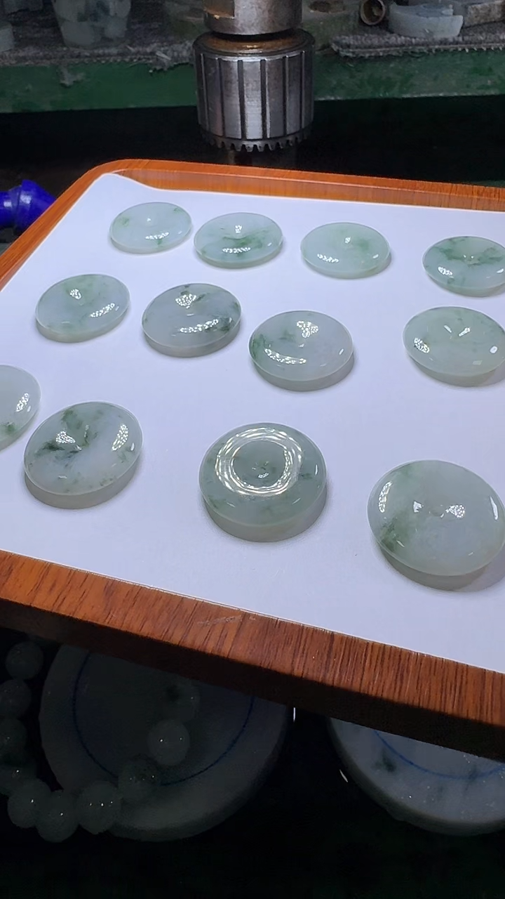 【闪购商品】翡翠未镶嵌颈饰飘花平安扣多样性发一件