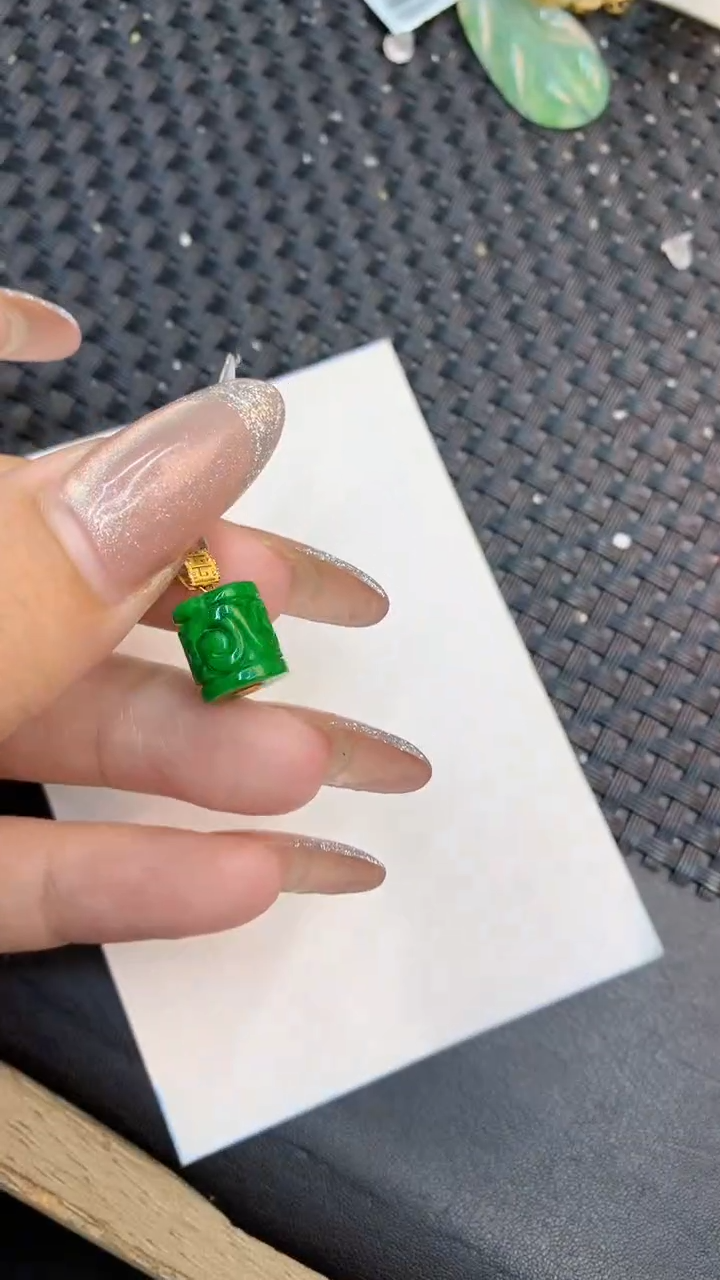 颈饰18K金镶嵌翡翠1