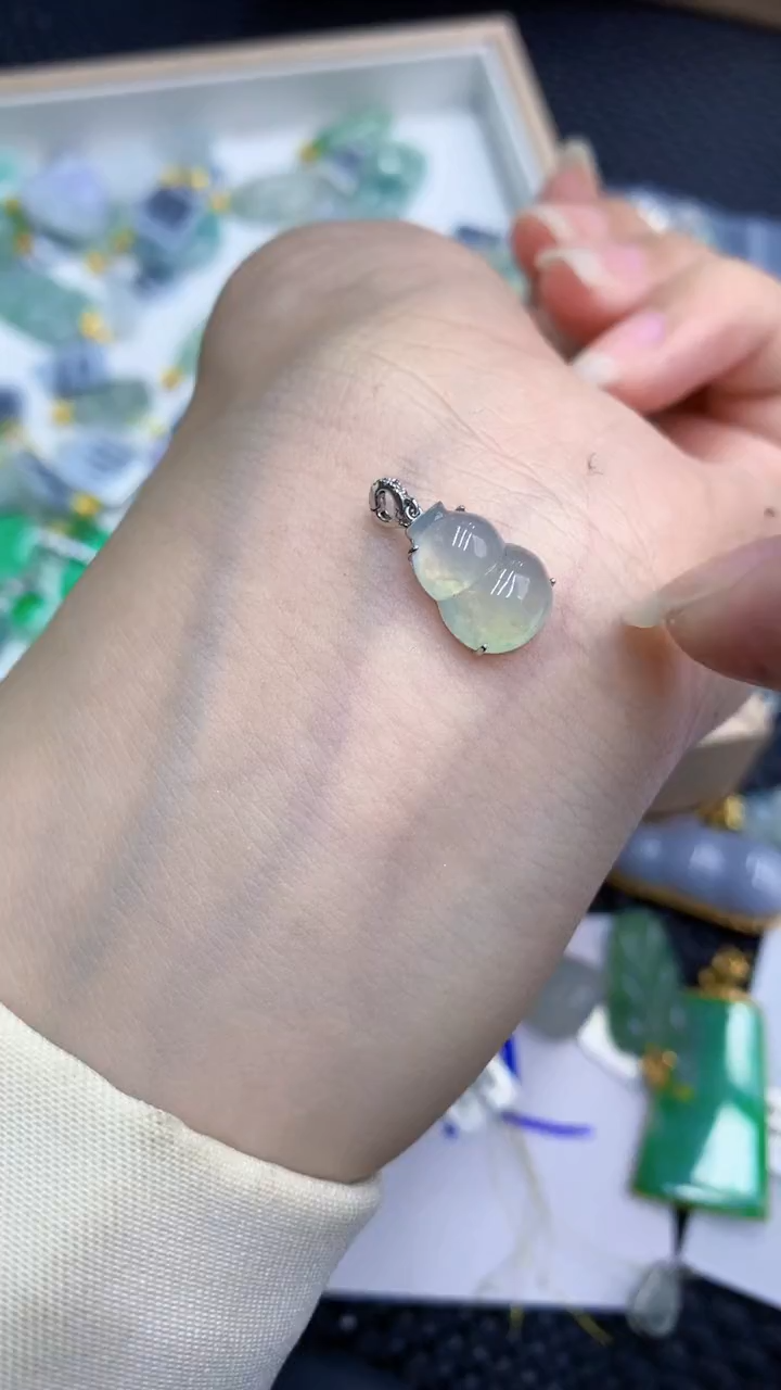 【闪购商品】翡翠颈饰18K金镶嵌            8