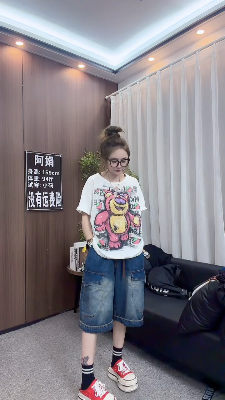 白色草莓熊短袖。。