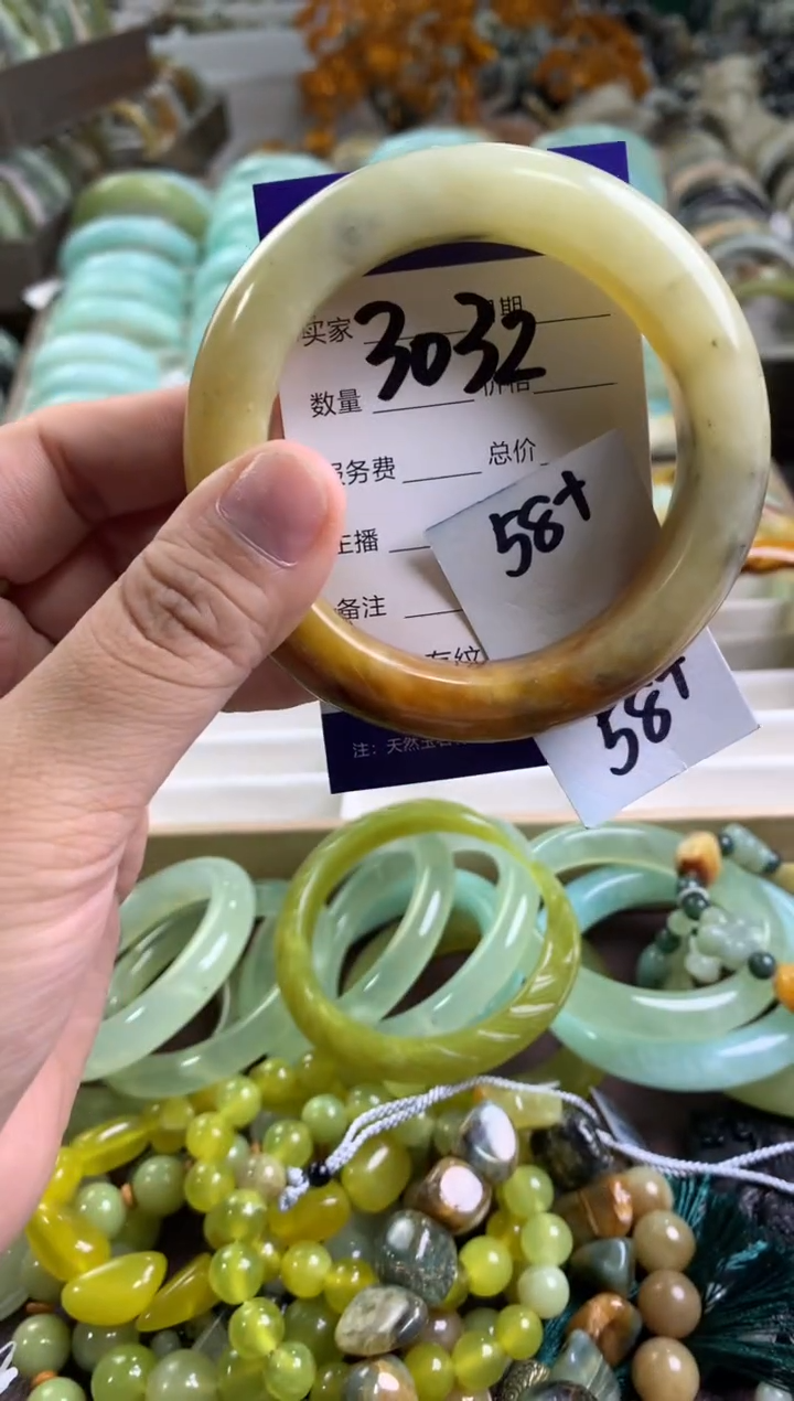 【闪购商品】蛇纹石玉手镯未镶嵌3032