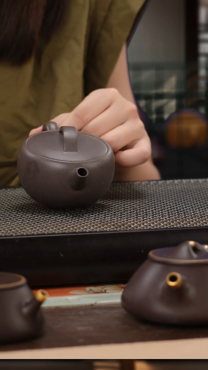 茶壶紫砂心****宽青灰段精工一片瓦150cc