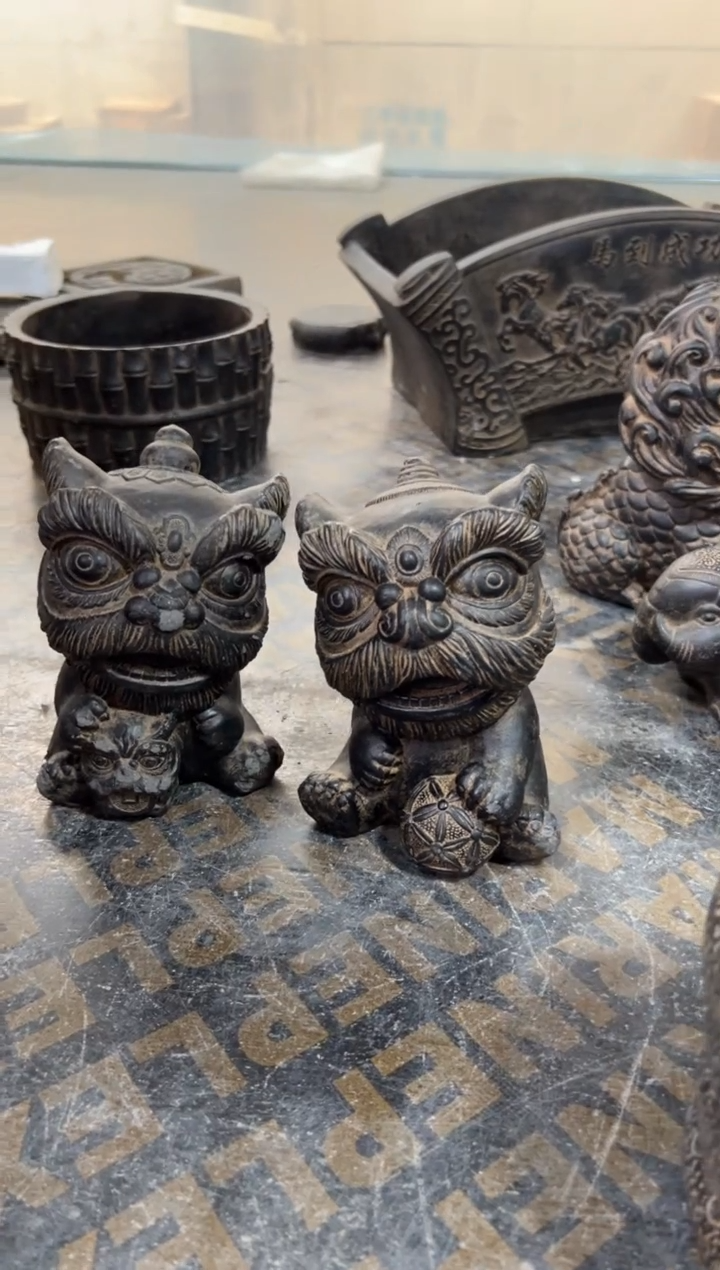 陶土瑞气盈门醒狮一对