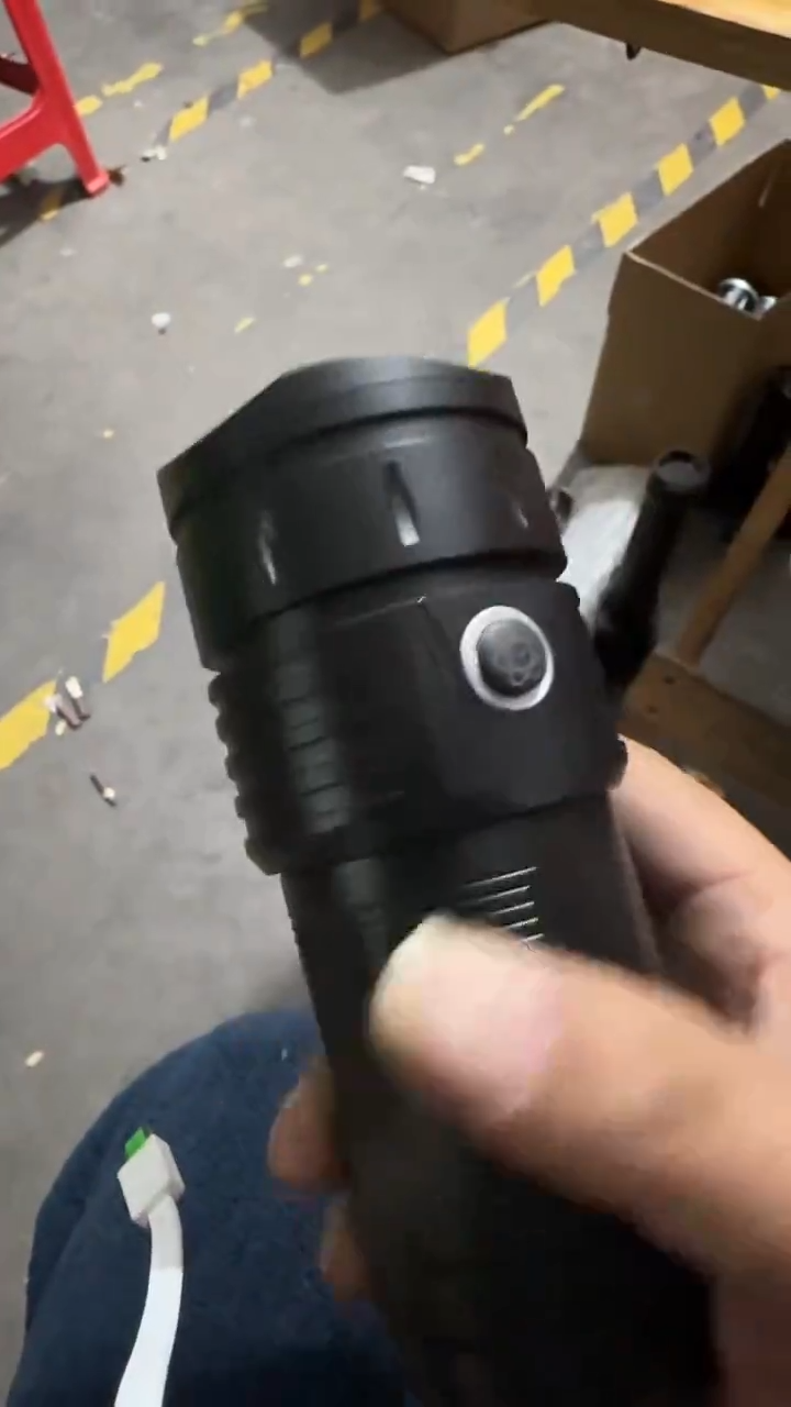 A817定焦五灯珠手电不带电池微瑕孤品