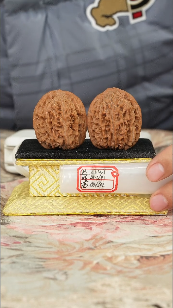 【闪购商品】文玩核桃把件龙纹将军榜