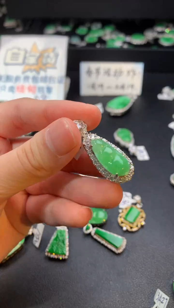 【闪购商品】翡翠颈饰银S925镶嵌翡翠